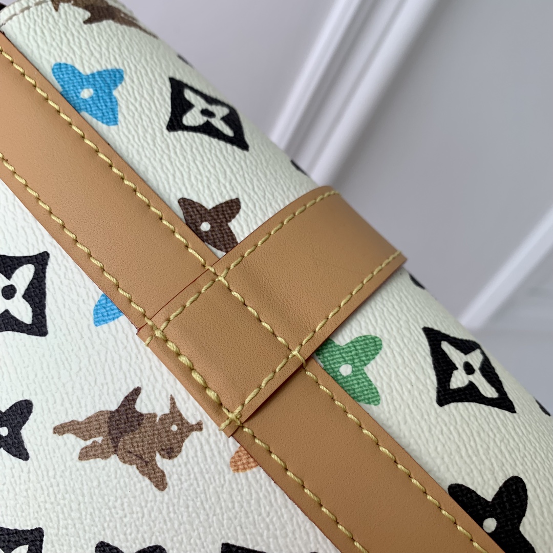 l0*is V*t0n envelope bag-23.5 x 15.5 x 8.5cm