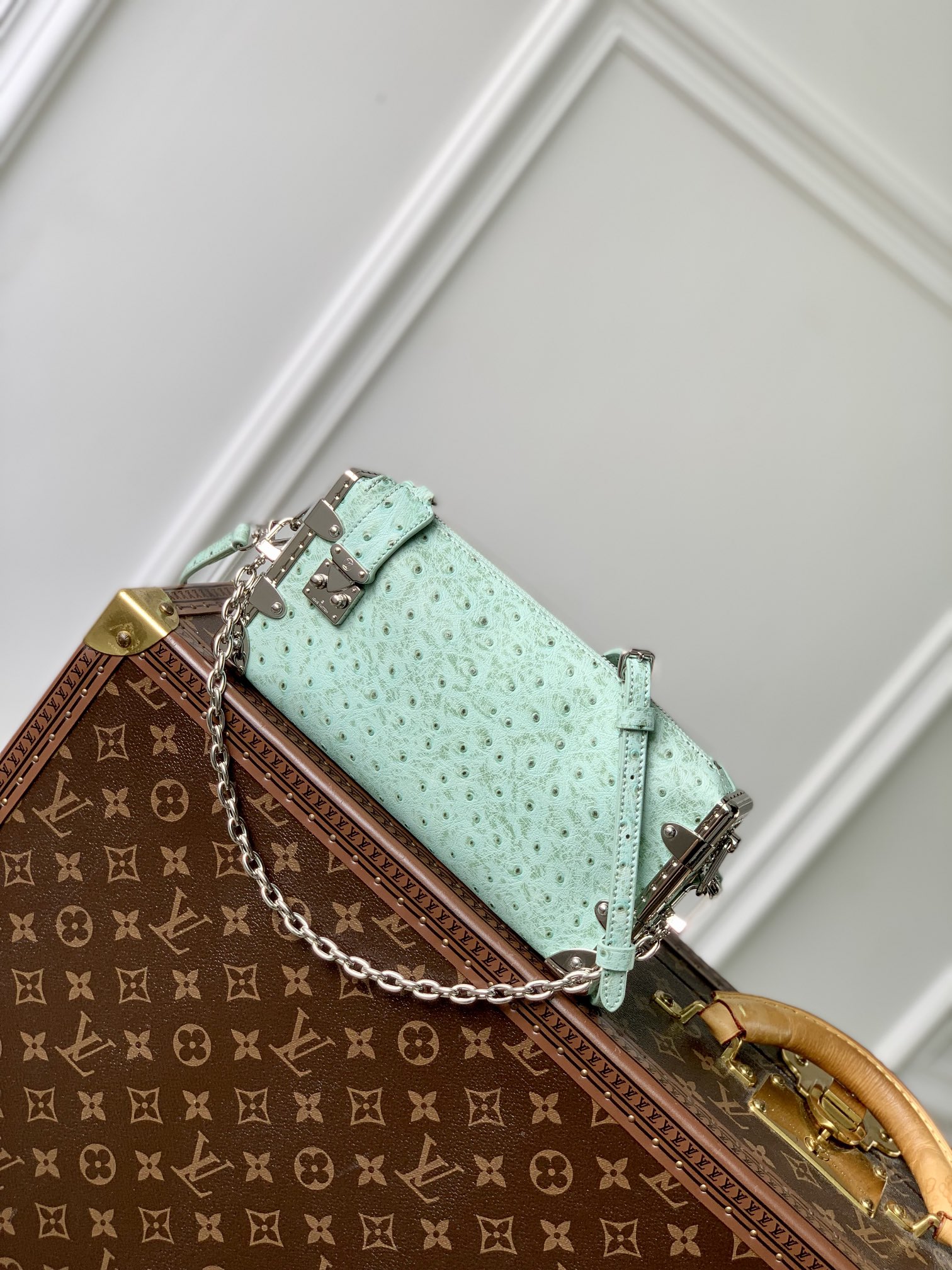 l0*is V*t0n slim trunk--m25445-23 x 12 x 4cm