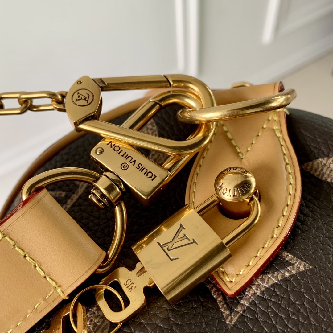 l0*is V*t0n speedy p9 bandoulière 50 monogram leather -50x32x29cm