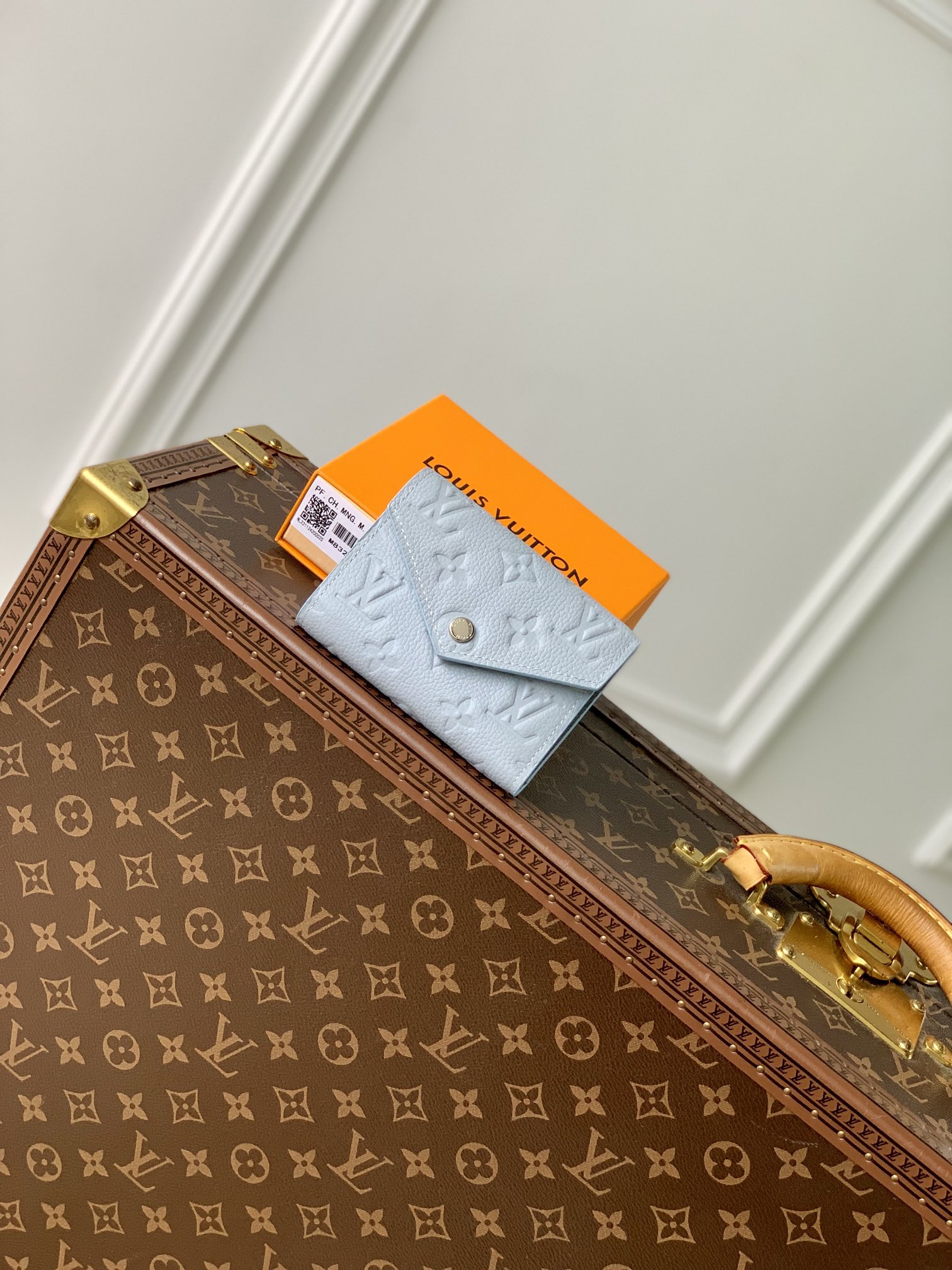l0*is V*t0n wallet-9 x 11.5 x 1.5cm