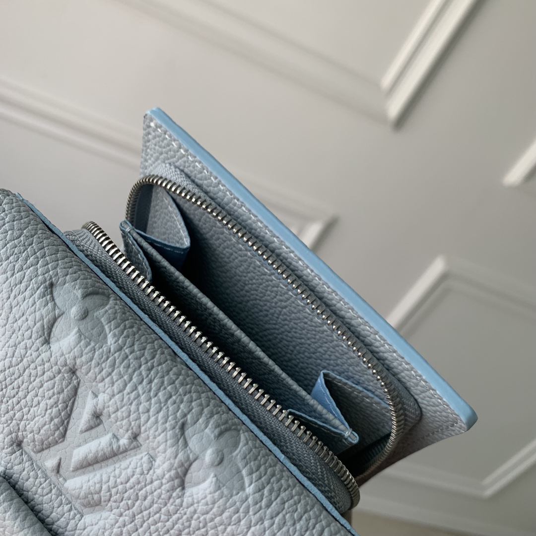 l0*is V*t0n wallet-11.5 x 8.5 x 4cm