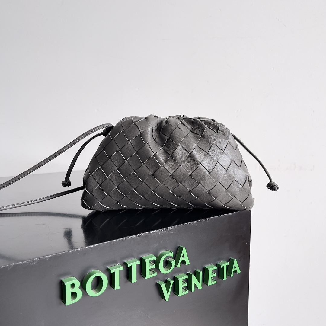 b0tte*a Ven*ta the pouch bag-22*9cm