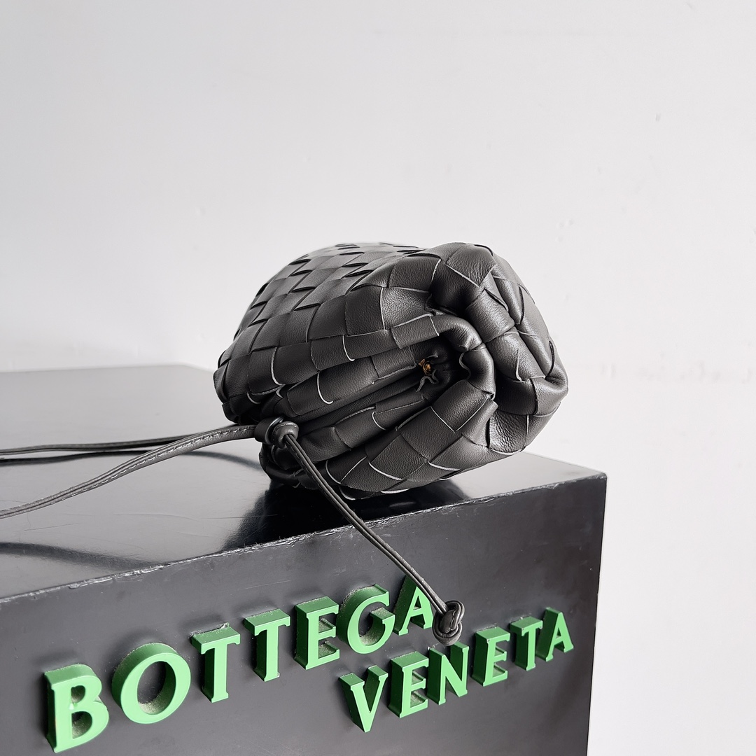 b0tte*a Ven*ta the pouch bag-22*9cm