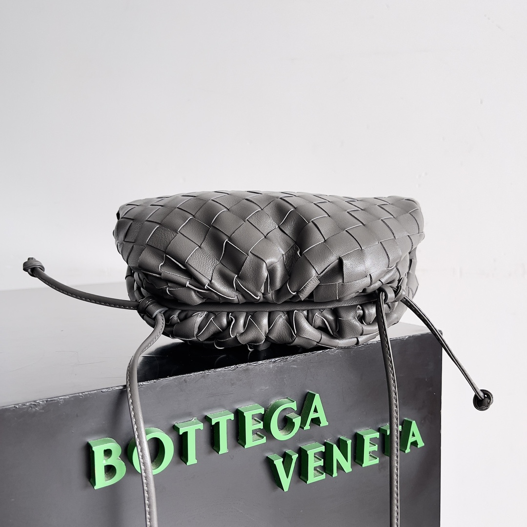 b0tte*a Ven*ta the pouch bag-22*9cm