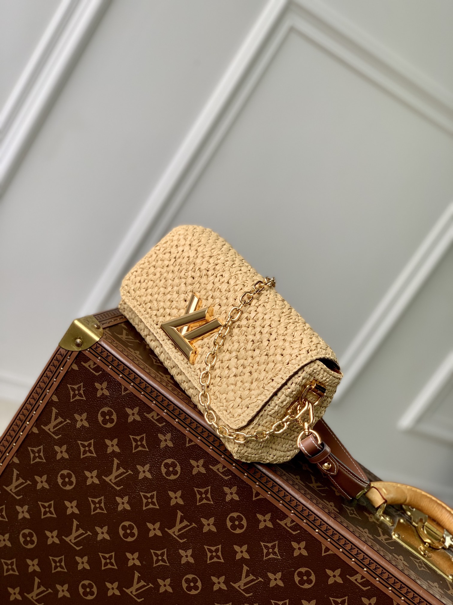 l0*is V*t0n twist bag-m25030-23.5 × 12 × 7cm