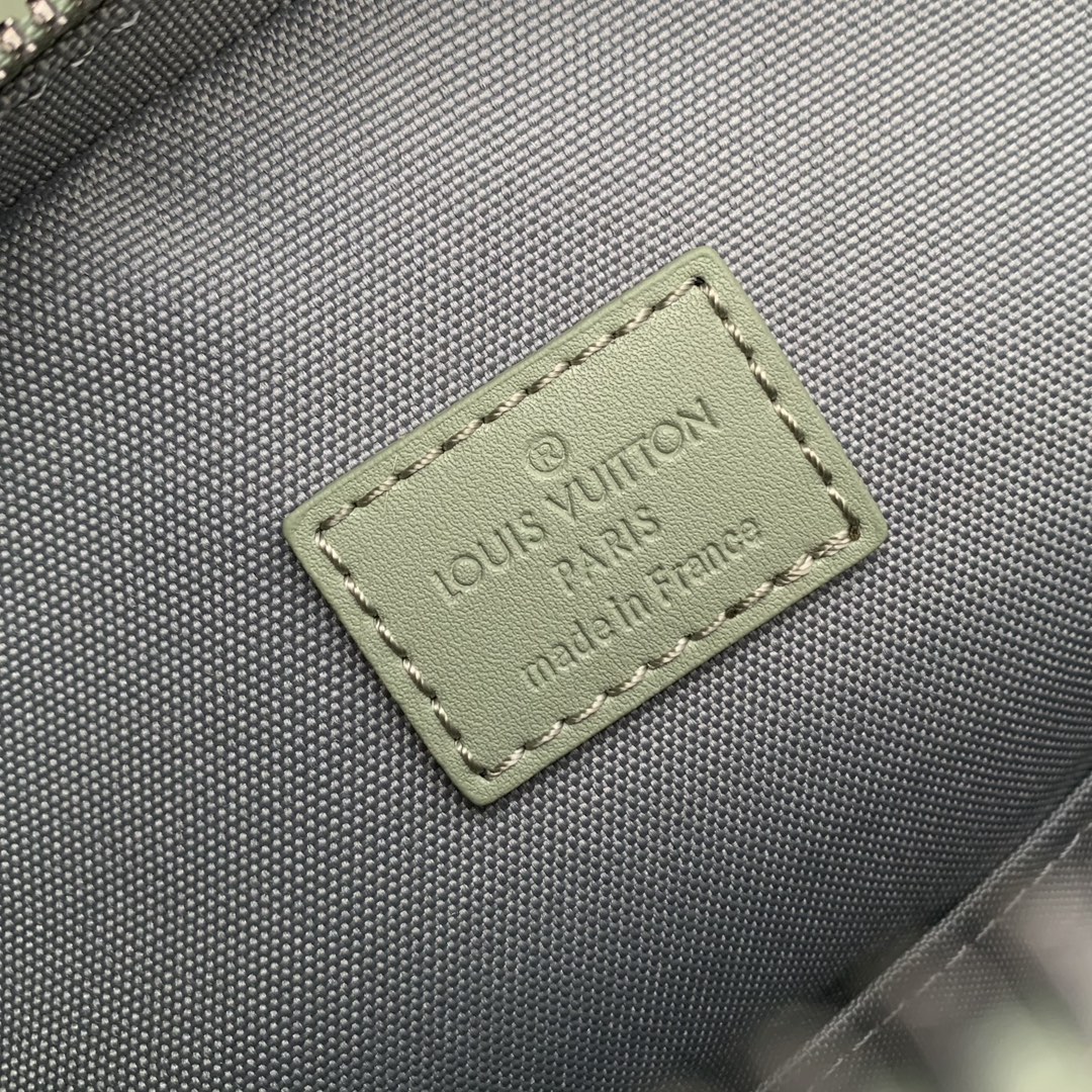 l0*is V*t0n slingbag pm -m11702-20×31×10cm