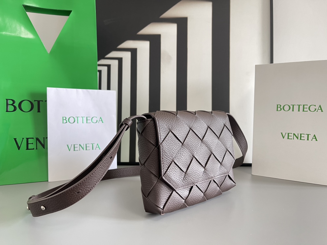 b0tte*a Ven*ta diago pouch-25x16.5x2cm