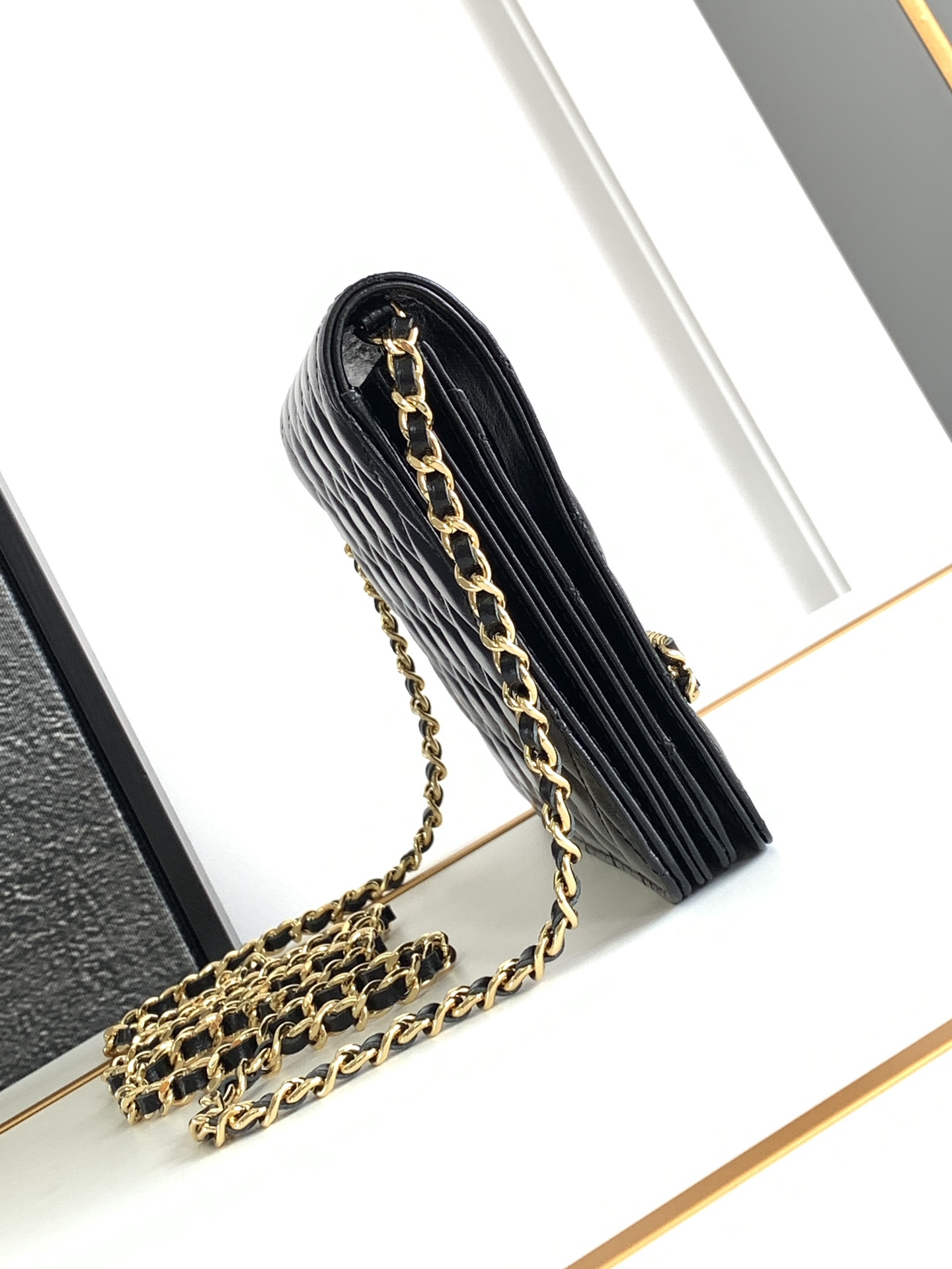 Ch@nel Clutch With Chain-Shiny Aged Calfskin -18.5 X 14.5CM