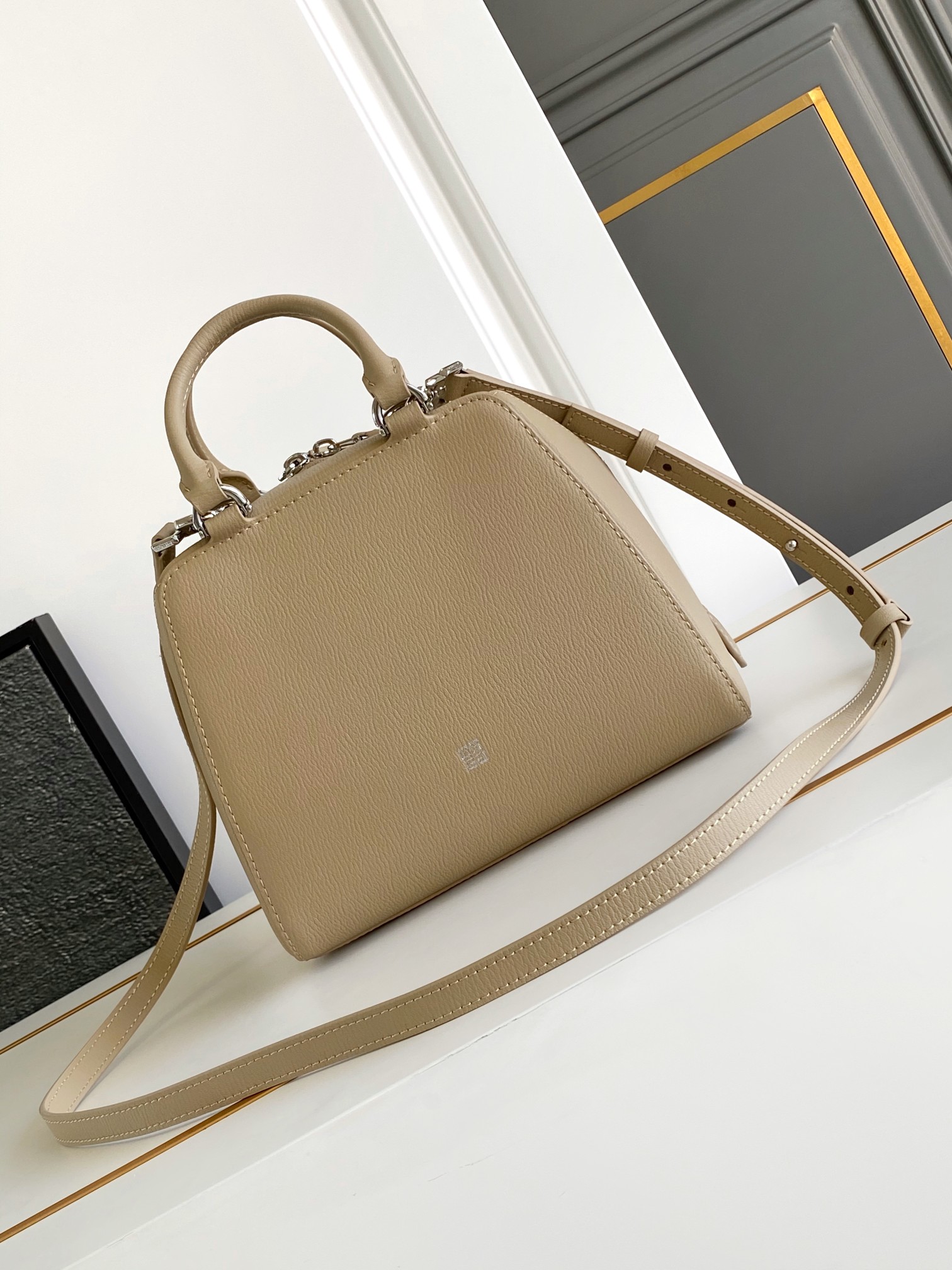 G1uenchy anyigona cube tote-13*19*22cm