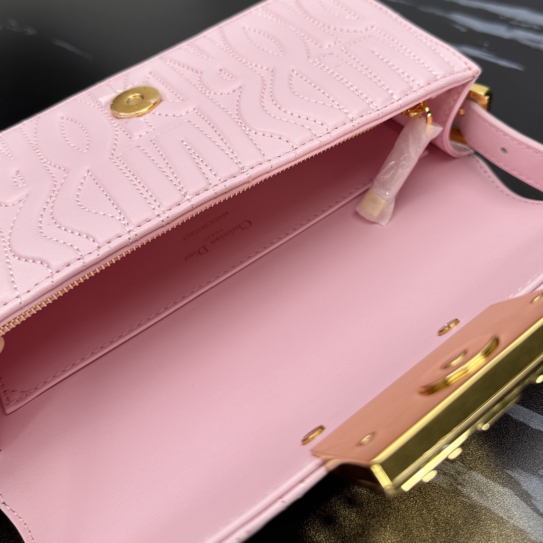 D*or miss D*or allover bag-22*11*6cm