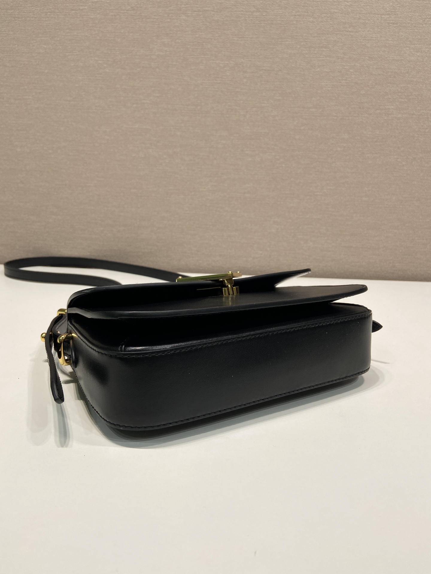 Pra*a leather shoulder bag-1bd366-22*14*6cm