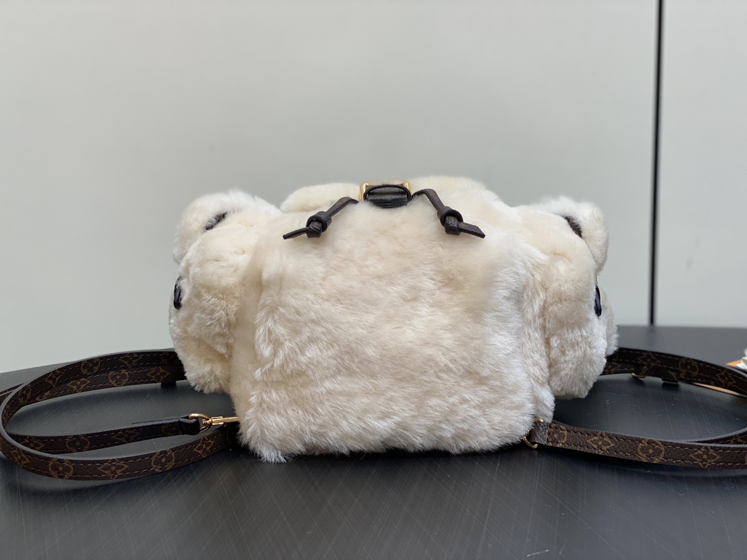 l0vis Vvtt0n ski nano teddy backpack m11919-16.5 x 13 x 25cm