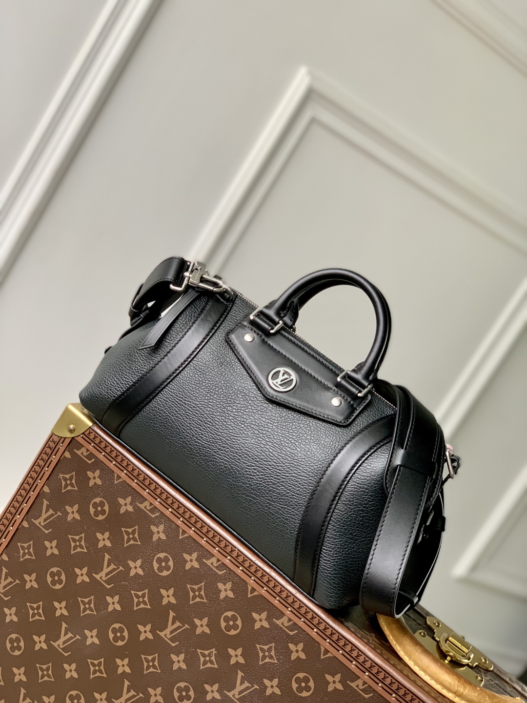 l0vis Vvtt0n biker handbags-m14721-12 x 12 x 30cm
