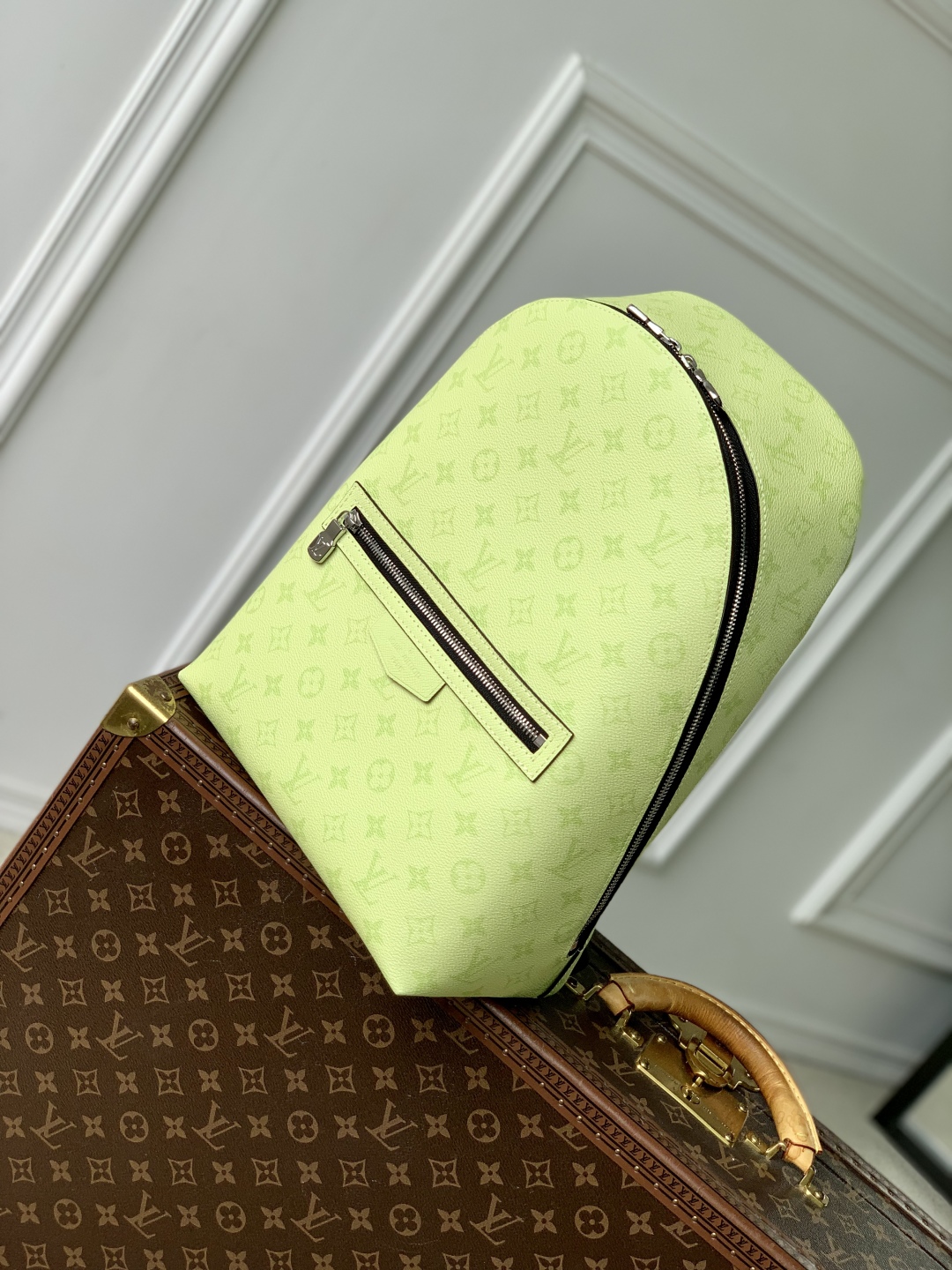 l0vis Vvtt0n discovery slim-m14020-38 x 13 x 28cm