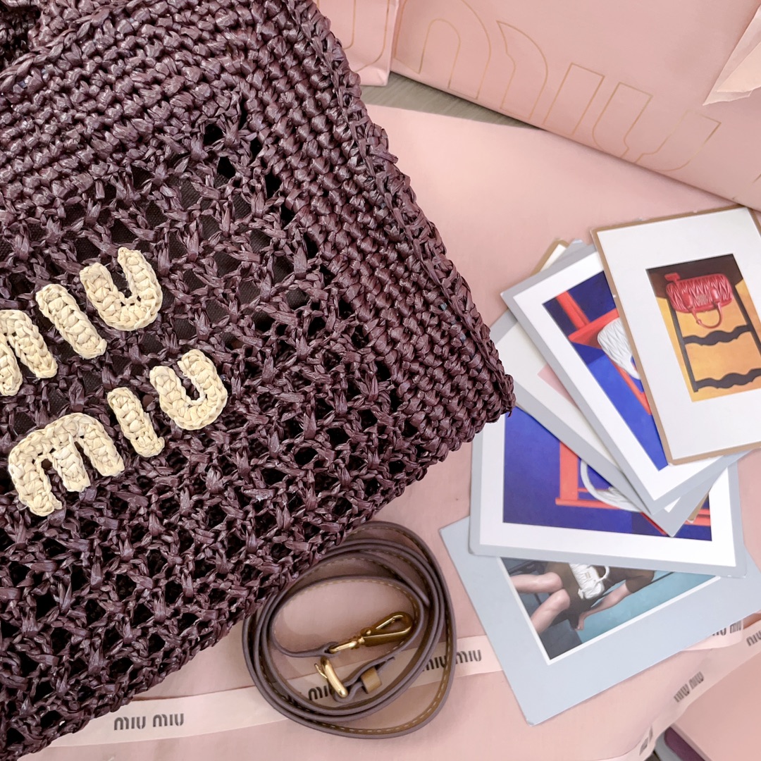 M1um1u tote bag