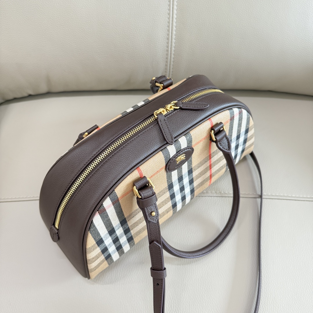 Bv*b*rry highlands bowling bag-33.5× 12.5x 17cm