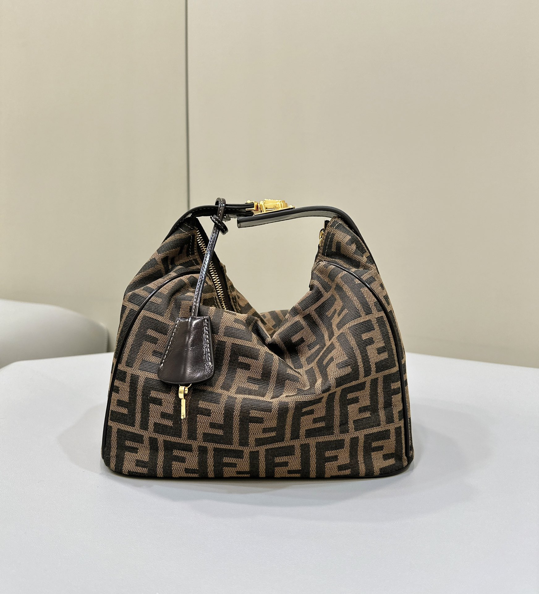F**di vinatge bag-26x15x19cm