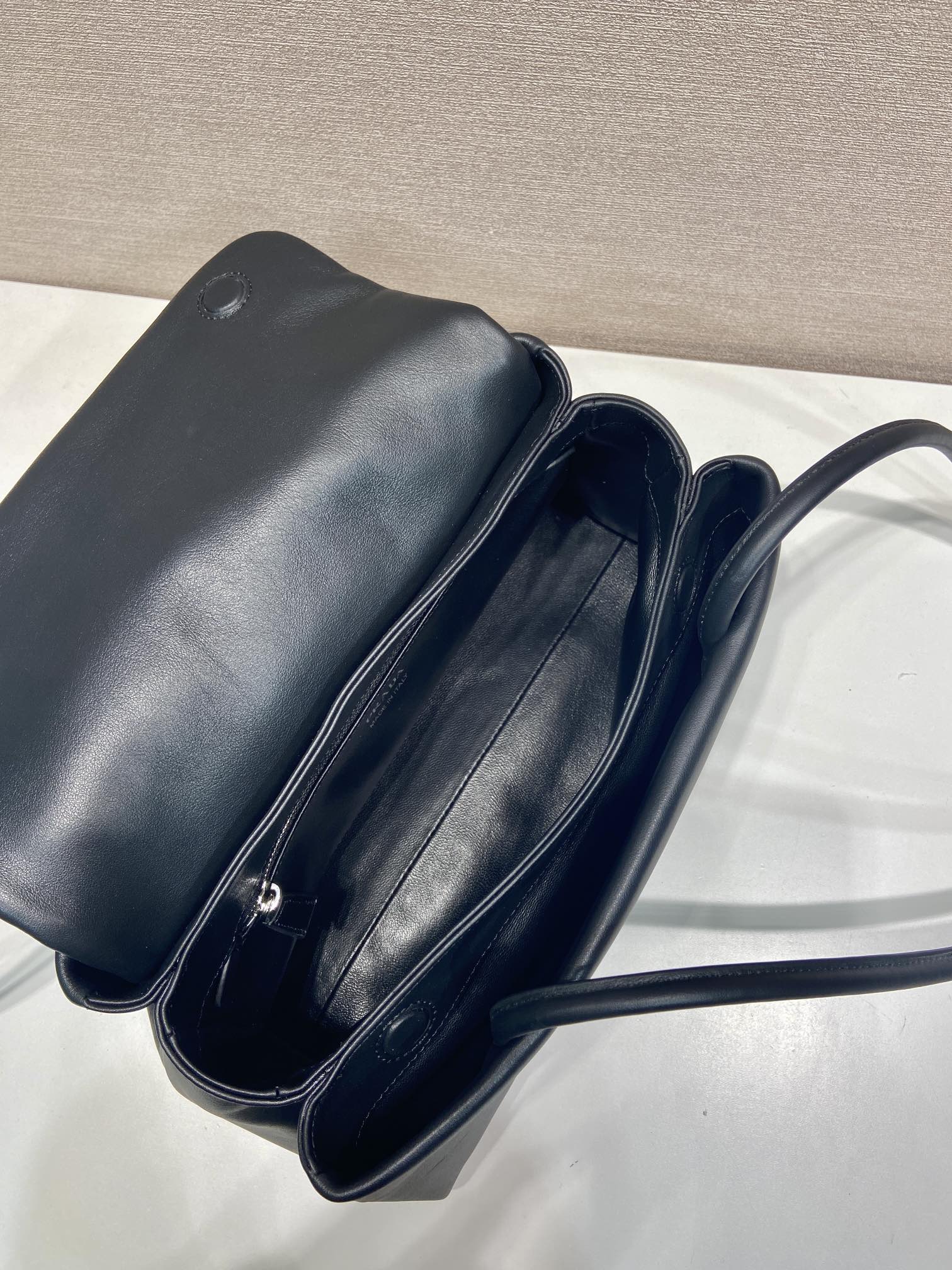 Pra*a Black Passage Medium Leather Bag-1BA495-28*14.5*12cm