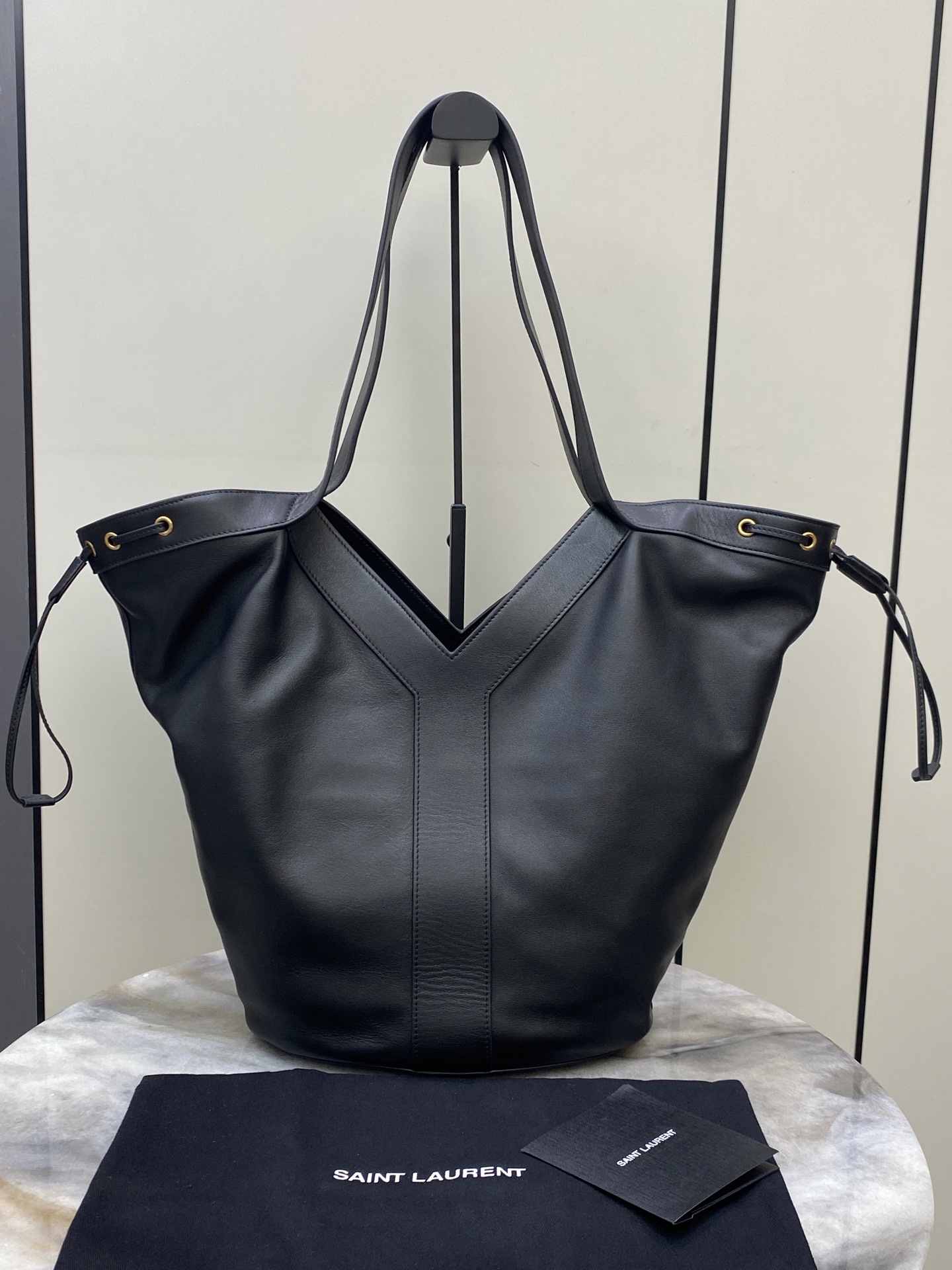 Sa1nt Lau*nt Santorini Lux Calfskin Y Drawstring Tote-26/50×15×34CM