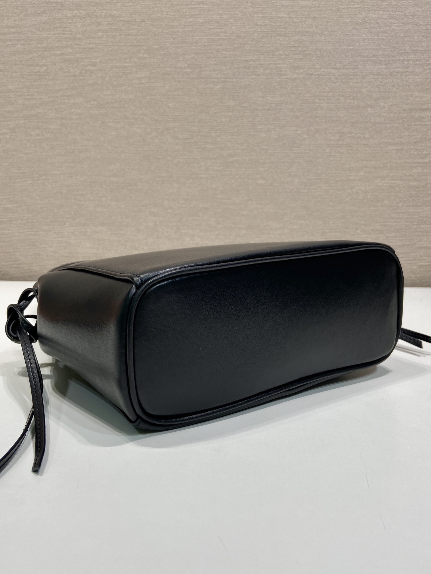 Pra*a Carry Leather Handbag 1BA496-19*21*7CM