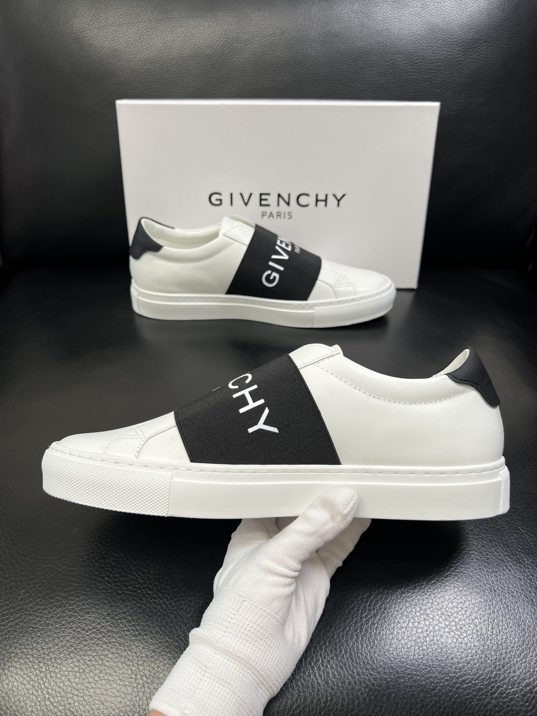 Gienvchy Sneakers