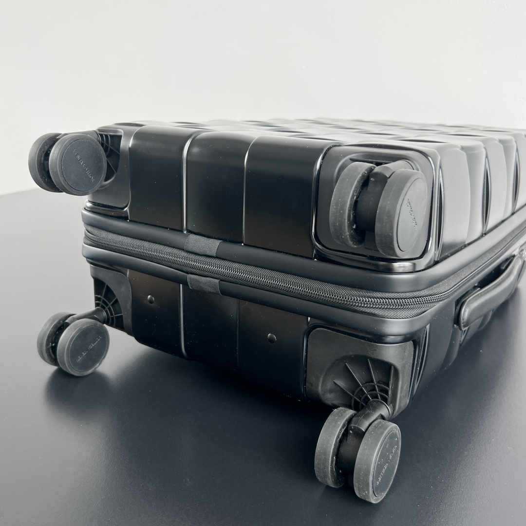B0tt*ga Ven*ta Odyssey Cabin Suitcase in Seaweed-38*55*35CM