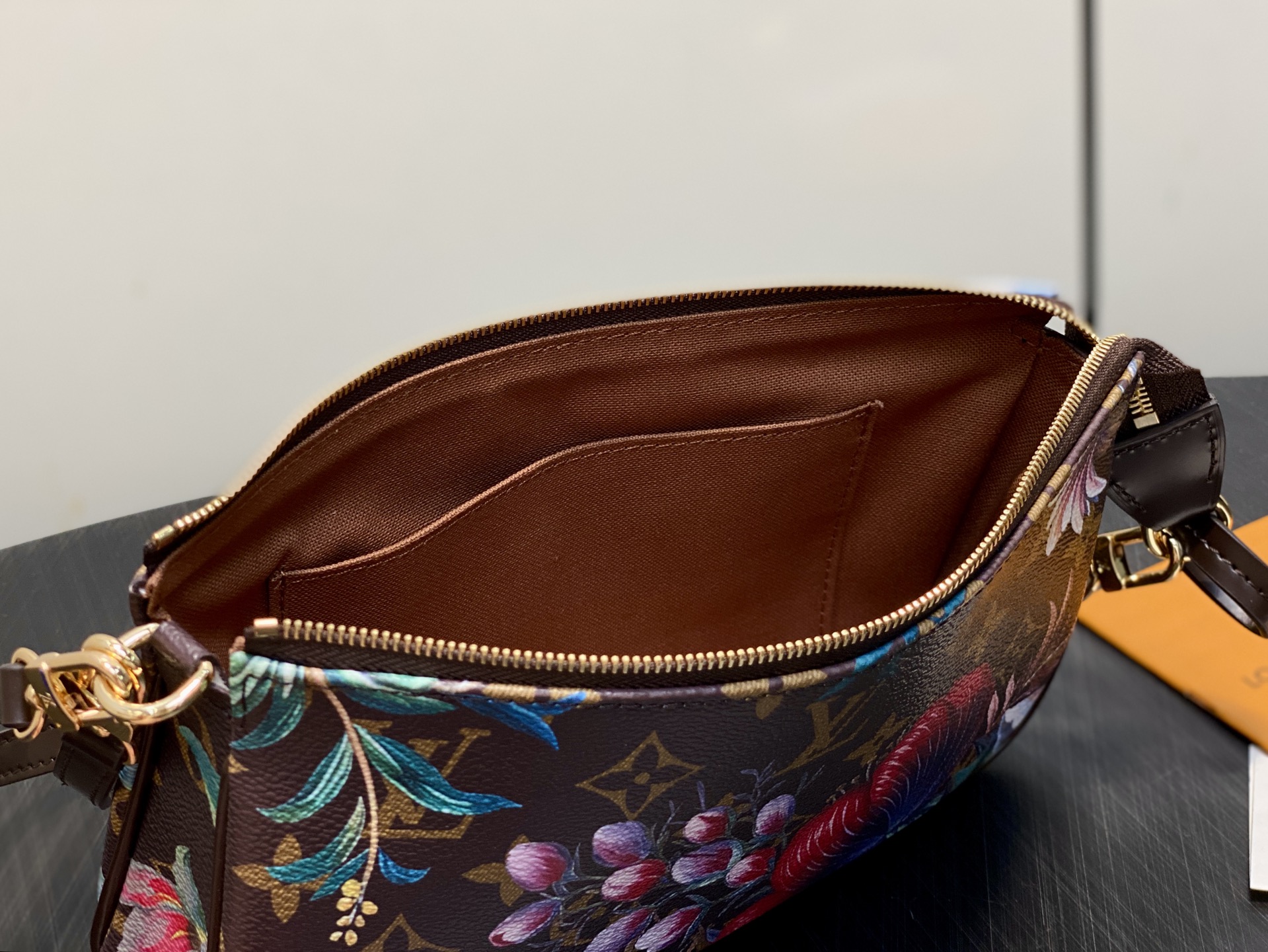 L0vis Vvtt0n Pochette Accessories-23.5 x 13.5CM