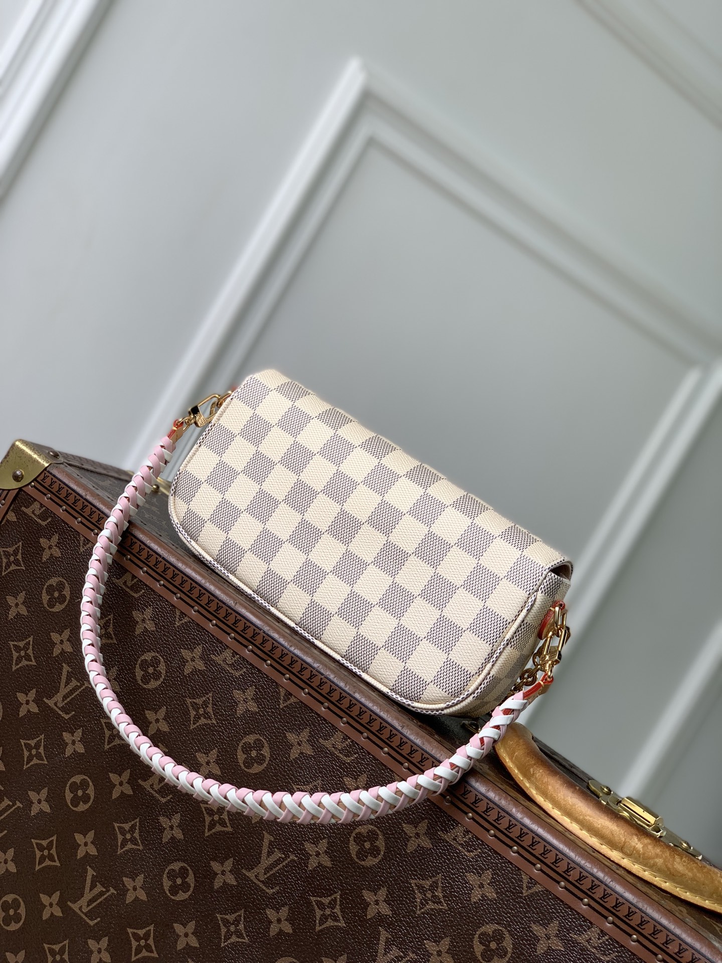 L0vis Vvtt0n Wallet on Chain Ivy-N40916-23.5 x 12 x 4.3CM