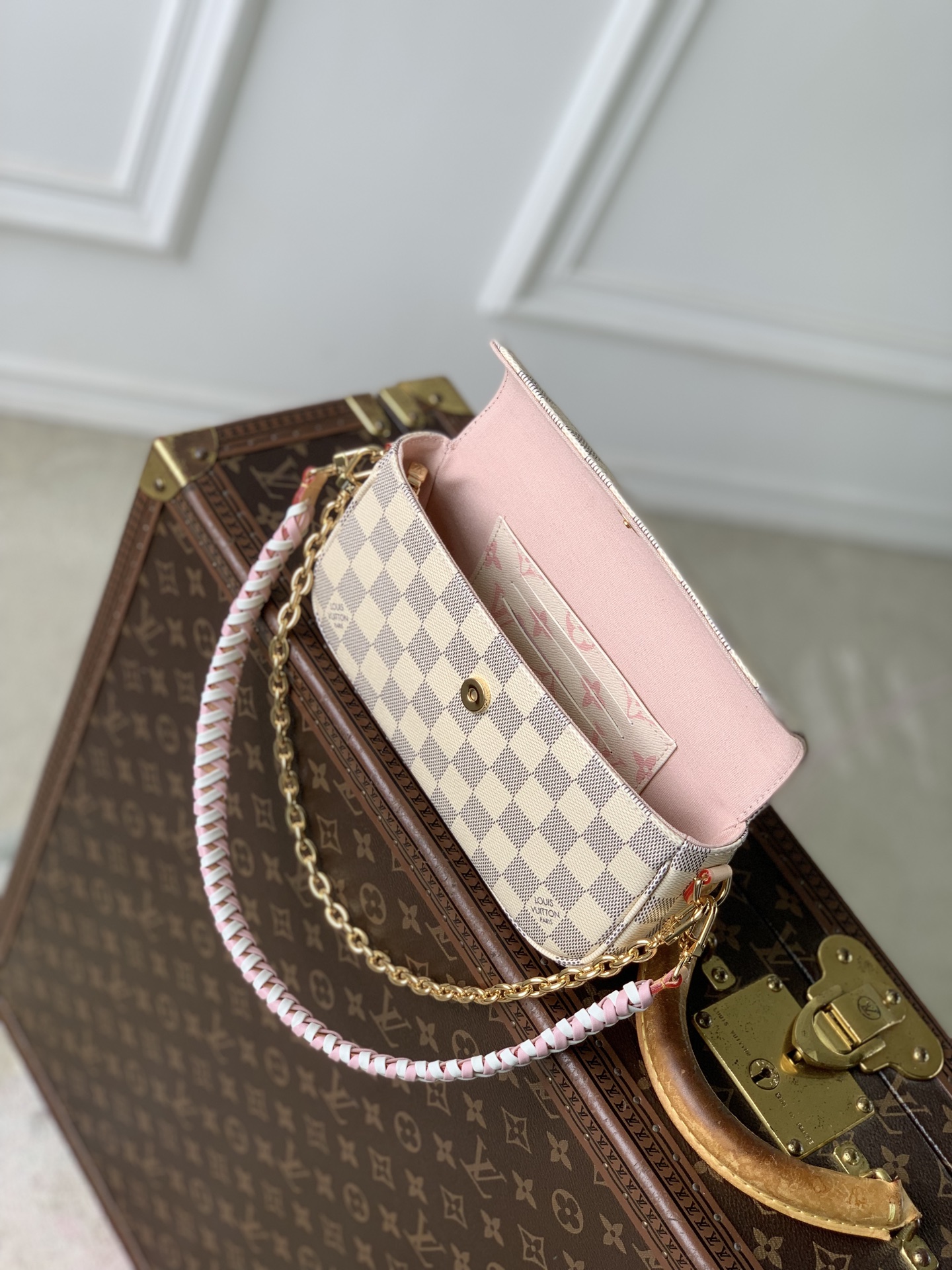 L0vis Vvtt0n Wallet on Chain Ivy-N40916-23.5 x 12 x 4.3CM