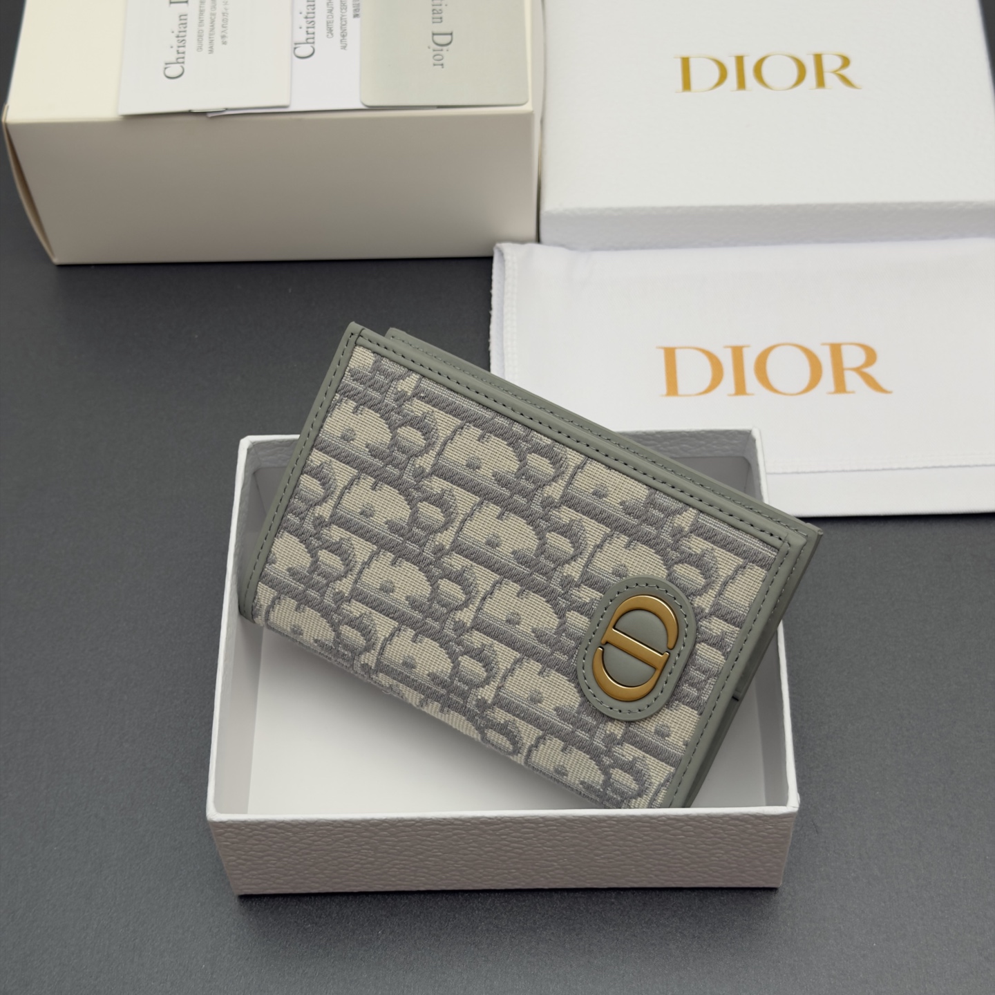 Diro Oblique 30 Montaigne Passport Holder-10*14*2CM