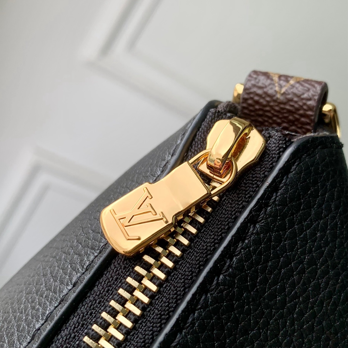L0vis Vvtt0n Multipass Mini Handbags-M3A389-17.5 x 18 x 9.5CM