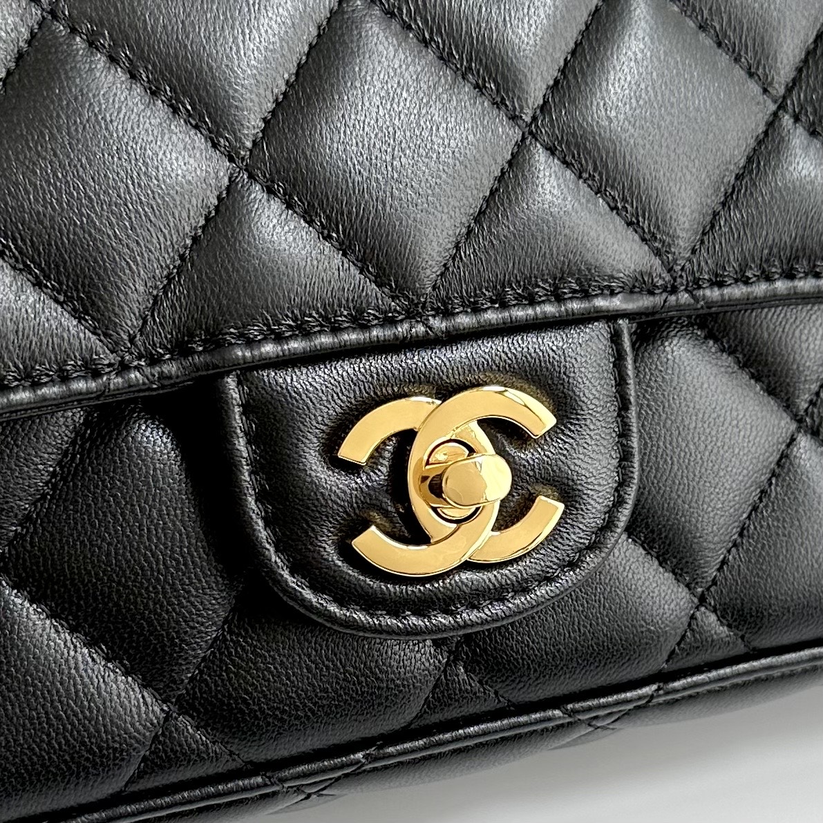 Ch@nel Leather Flap Shoulder Bag-10X25X5CM